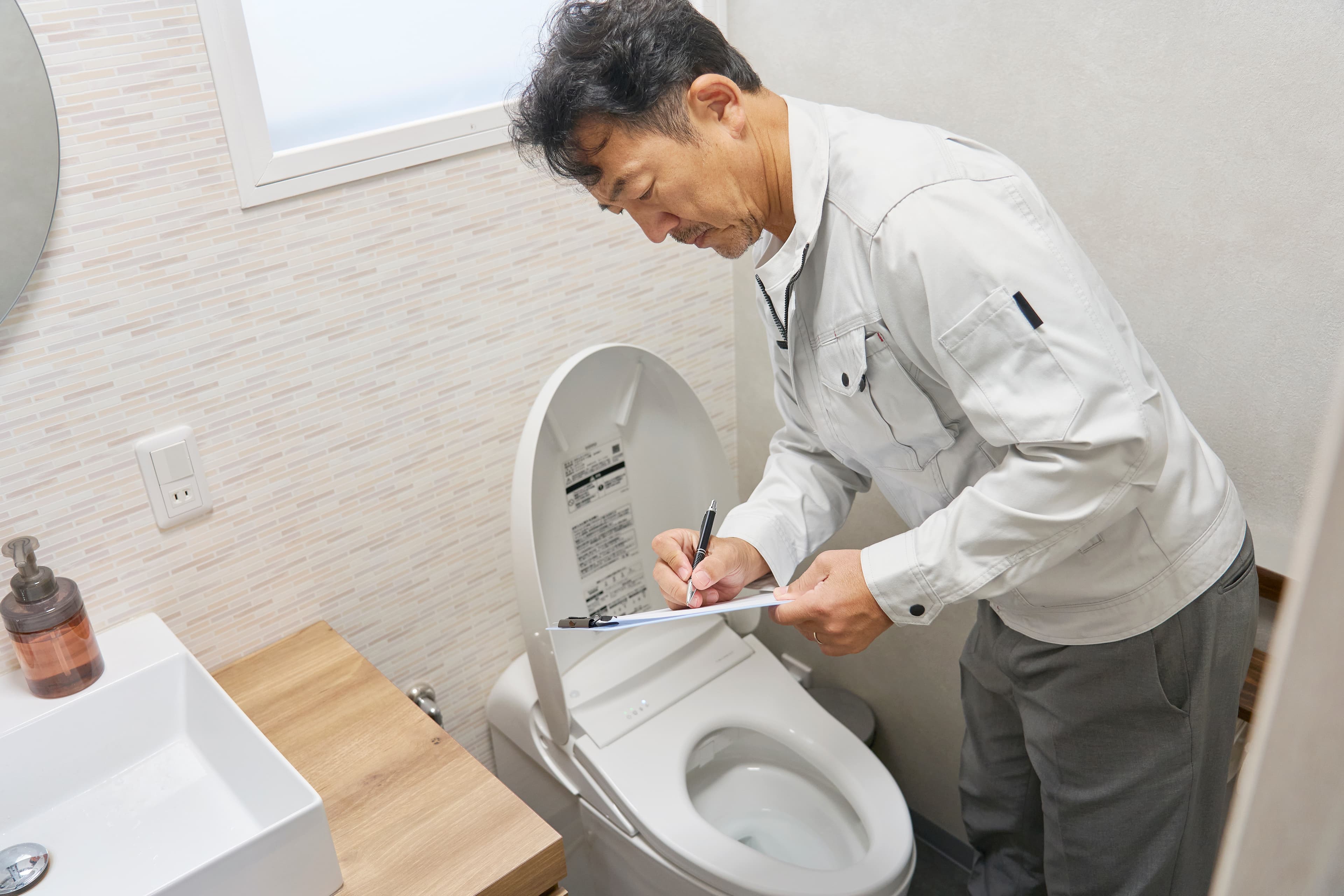 マンション トイレ詰まり除去の施工写真